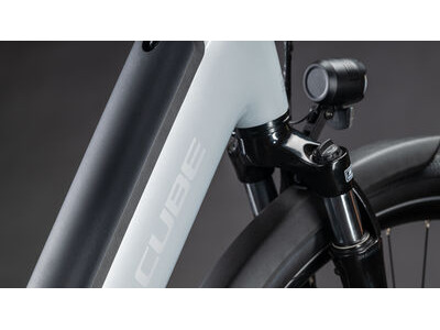Cube Bikes Supreme Hybrid Comfort One 600 click to zoom image