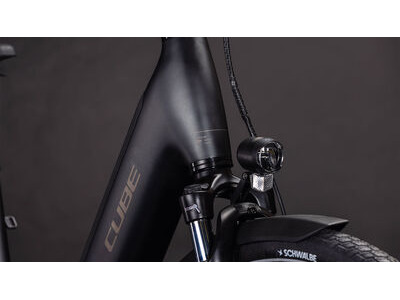 Cube Bikes Supreme Hybrid Comfort Pro 600 click to zoom image