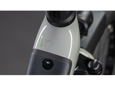Cube Bikes Supreme Hybrid Deluxe One 600 click to zoom image