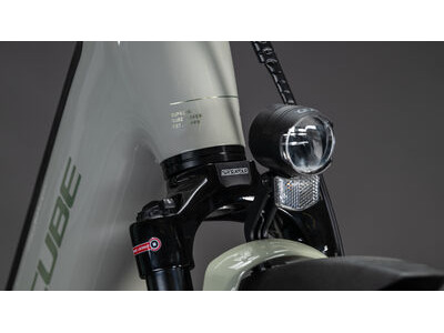 Cube Bikes Supreme Hybrid Deluxe One 600 click to zoom image
