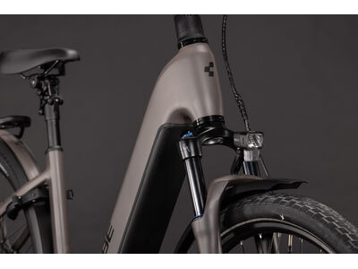 Cube Bikes Kathmandu Hybrid One 800 click to zoom image